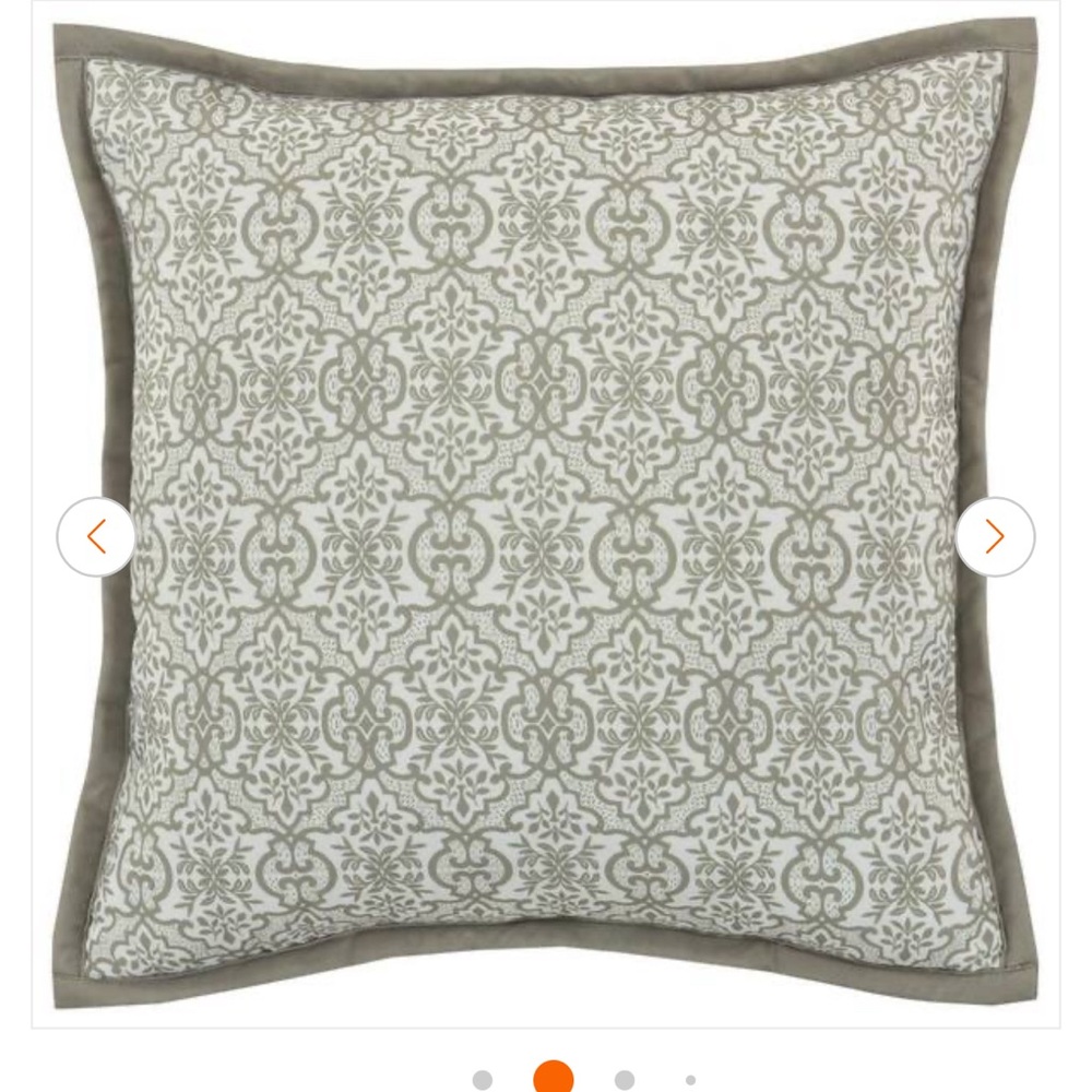 Green Accent Pillow with Ornate Design 16 x 16